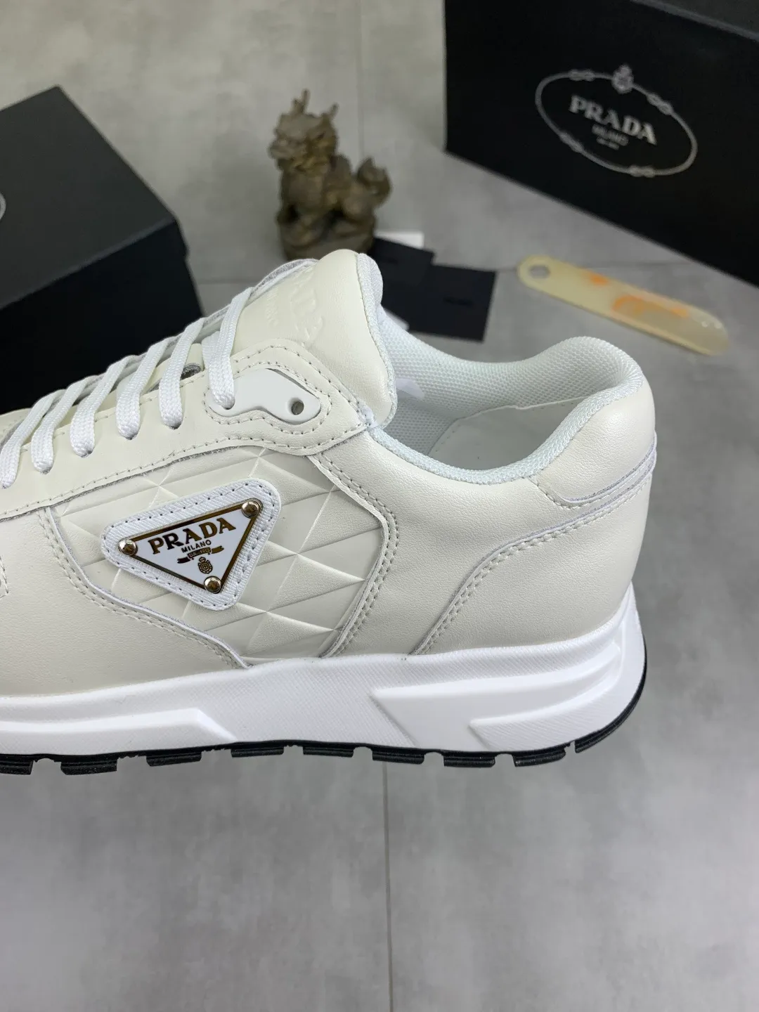 Men's men's shoes 💰P540💰 [New model] popular models are on the official website, 🆘 Trendy brand (Prada) mainly promotes popular models, avant-garde and versatile fashion men's shoes private version mold opening, cowhide surface splicing 1:1 replica... fashionable and simple, original imported cowhide lining cowhide feet; the atmosphere and personality are more fashionable, eye-catching and pursuing class. It will subvert the old idea and be a must-have for fashion trendsetters with you! Must keep it for yourself! Tall and comfortable, large and low, high-end quality workmanship. Code number: 38-44; 2 colors available.